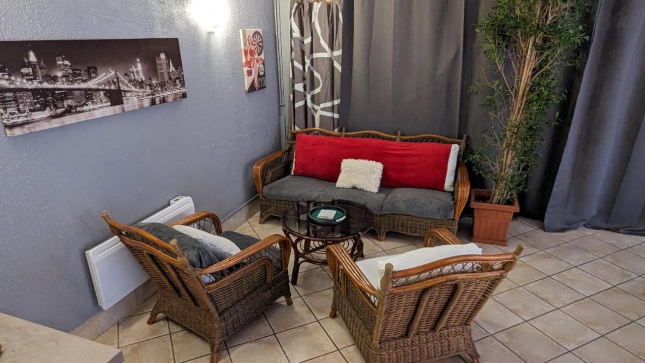 Chambres D'Hotes Les Lits Des Fees Saint-Floret Bagian luar foto