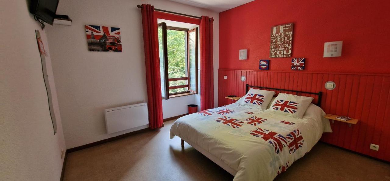 Chambres D'Hotes Les Lits Des Fees Saint-Floret Bagian luar foto
