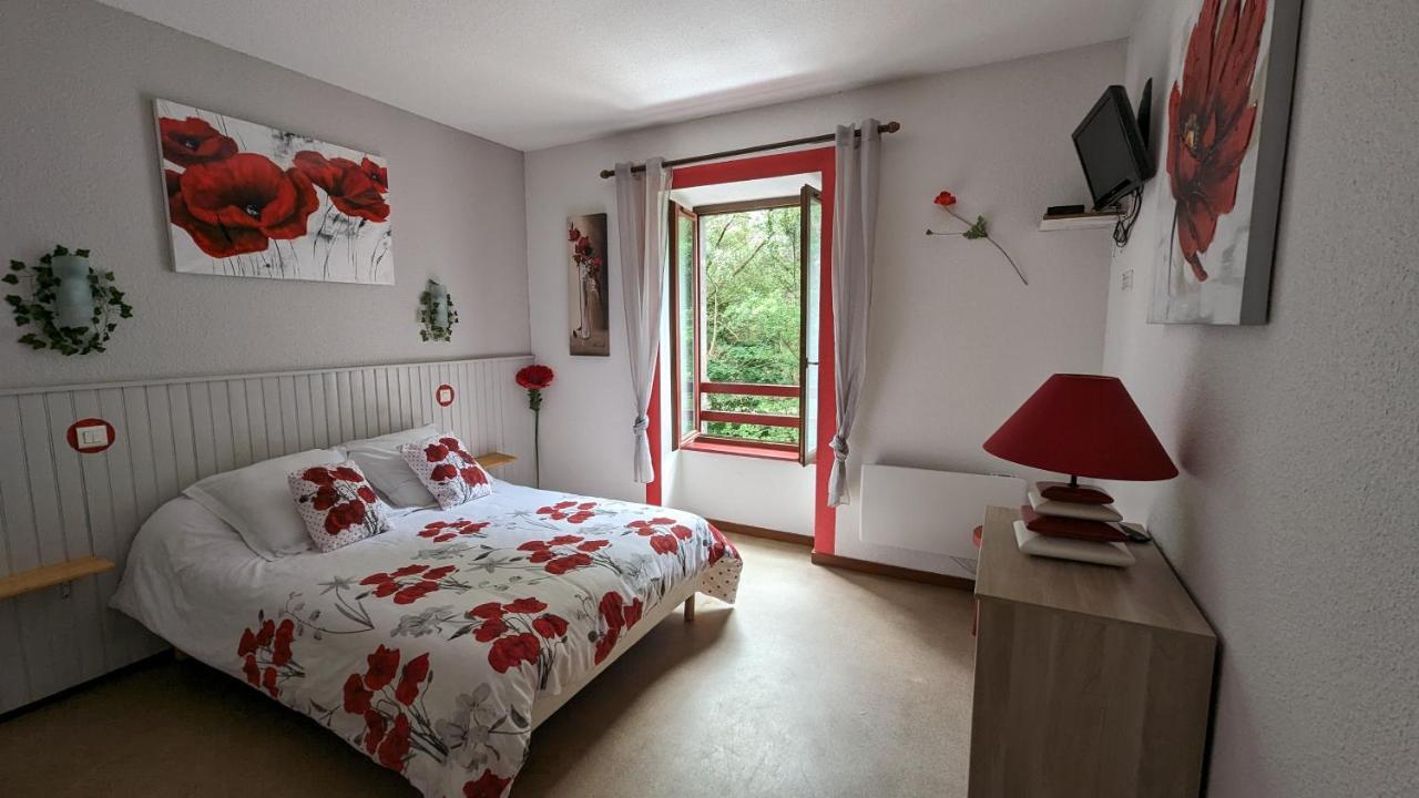 Chambres D'Hotes Les Lits Des Fees Saint-Floret Bagian luar foto